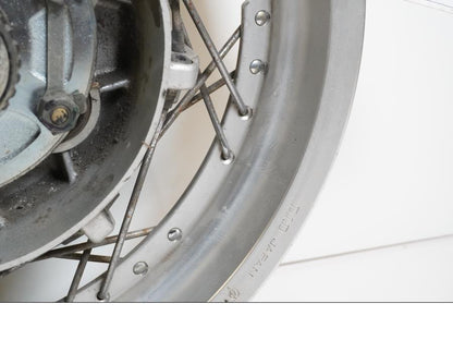 Vänster sida på Fälg från en Yamaha XV 1100 -1996 motorcykel.