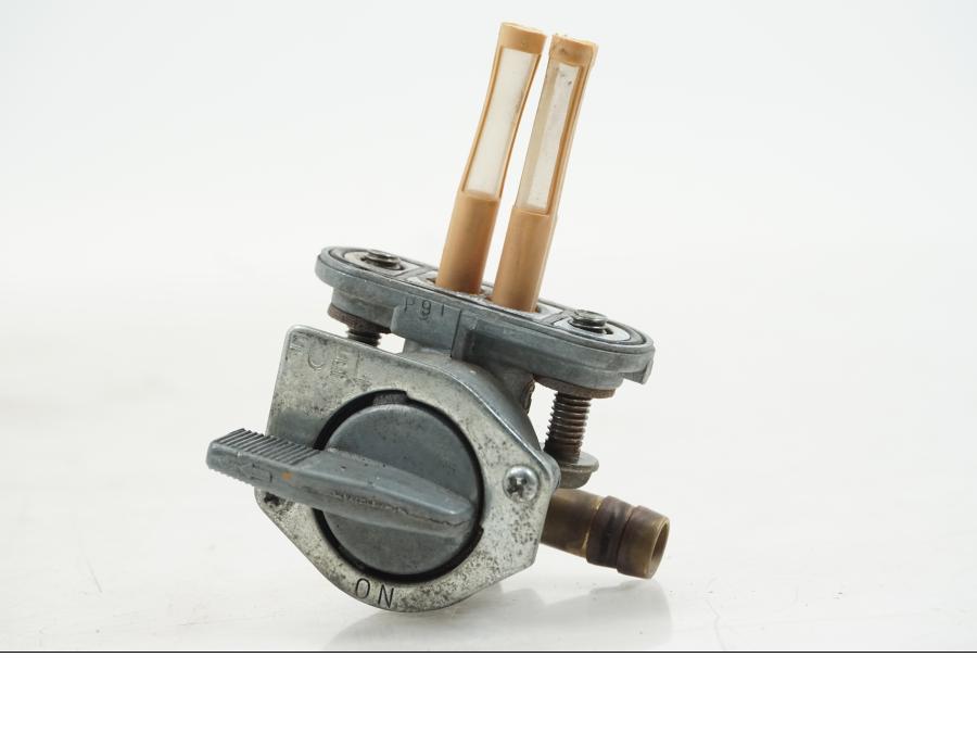 Framsidan på Bensinkran från en Yamaha YZF R6 -1999 motorcykel.