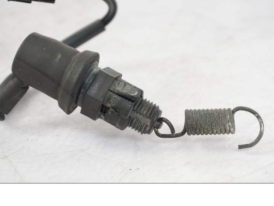 Baksidan på Bromsljuskontakt från en Yamaha XVS 1100 -2004 motorcykel.