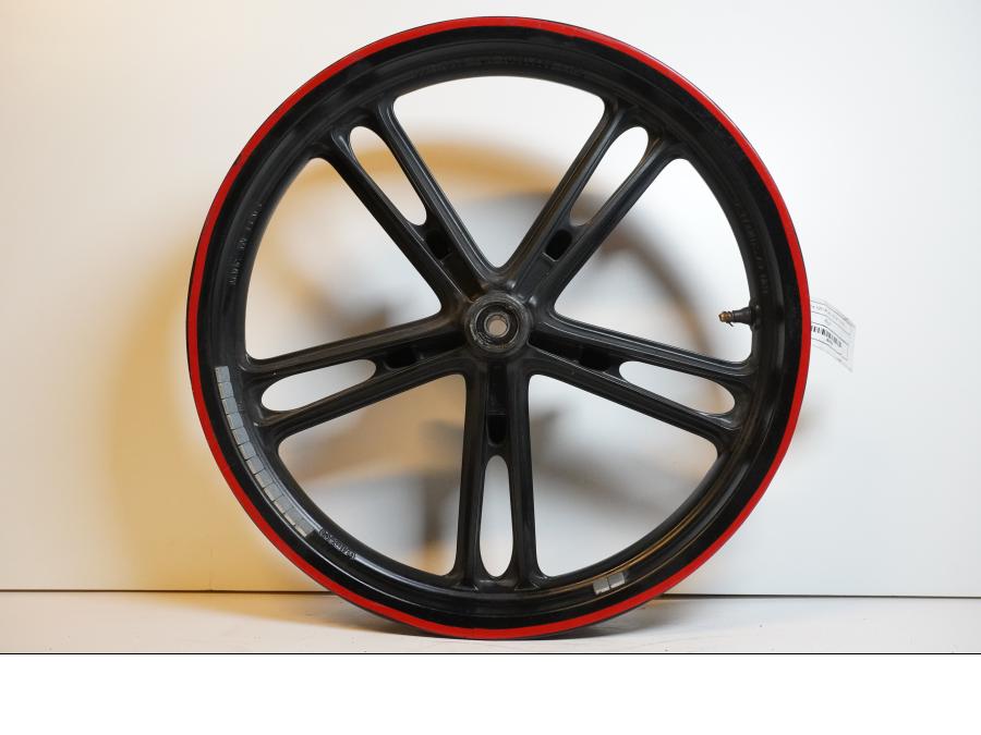 Framsidan på Fälg från en Yamaha YZF-R 125 -2009 motorcykel.