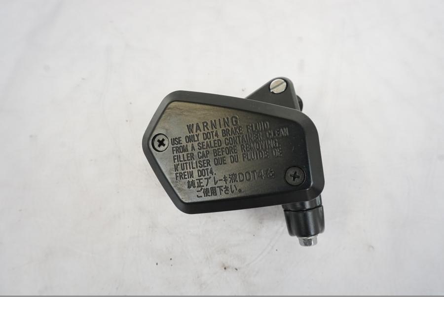 Baksidan på Bromshuvudcylinder från en Honda VFR 1200 -2010 motorcykel.