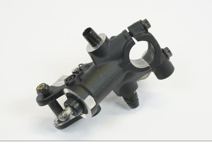 Höger sida på Bromshuvudcylinder från en KTM 1190 Adventure -2013 motorcykel.