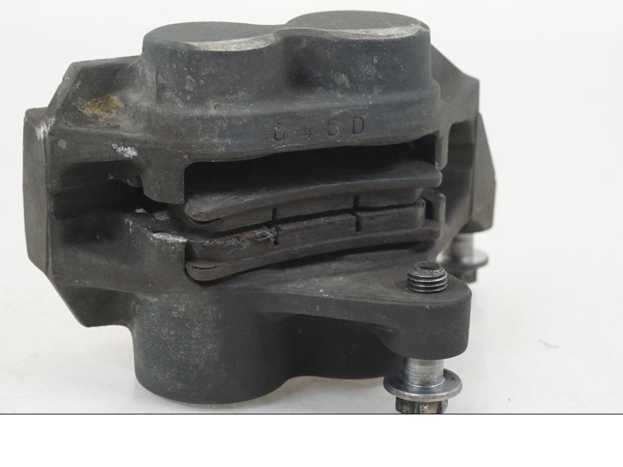 Snett nerifrån på Bromsok från en Yamaha XT 1200 A -2010 motorcykel.