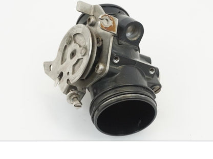 Framsidan på Spjällhus från en BMW R 1150 R -2002 motorcykel.