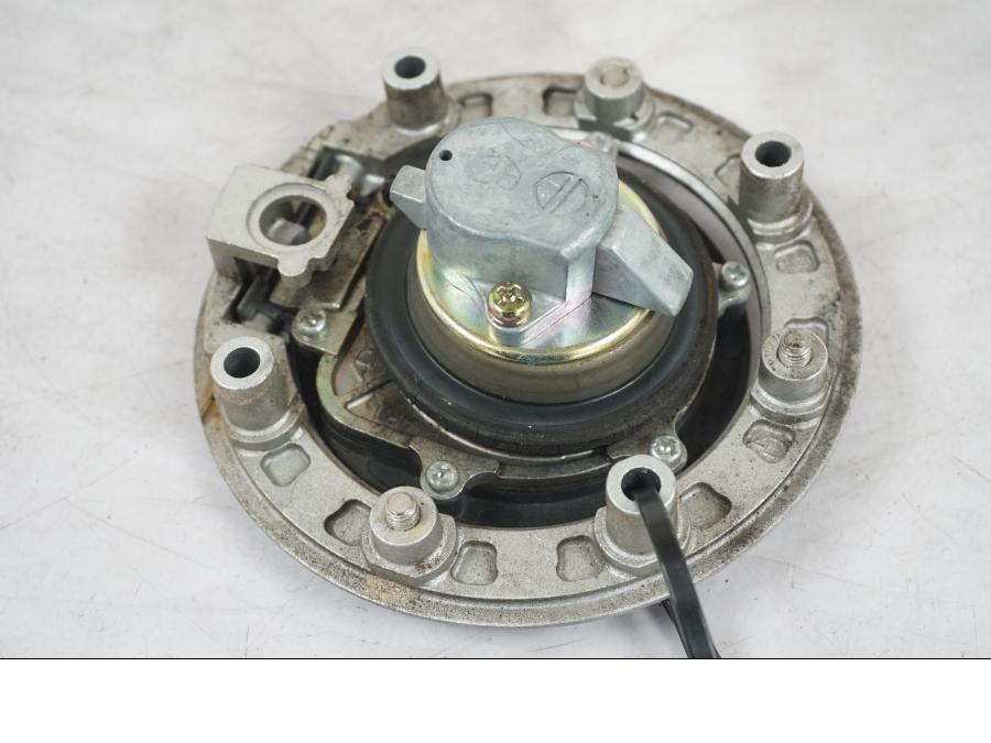 Snett nerifrån på Låssats från en Suzuki SV 650 -1999 motorcykel.