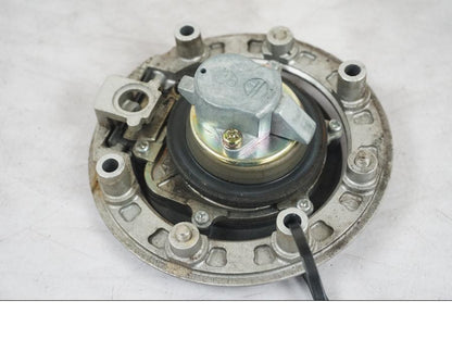 Snett nerifrån på Låssats från en Suzuki SV 650 -1999 motorcykel.