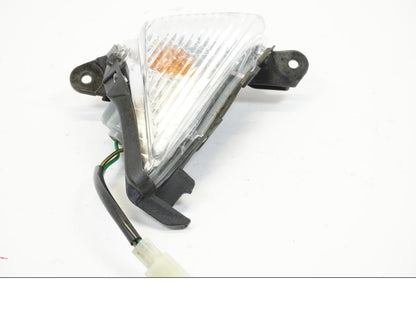 Vänster sida på <p>Blinkers vänster fram från Kawasaki ER-6N 2006.</p>

<p>Bra skick.</p> motorcykel.