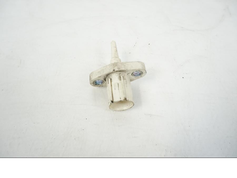 Baksidan på Luftburksensor från en Honda XL 1000 V -2008 motorcykel.