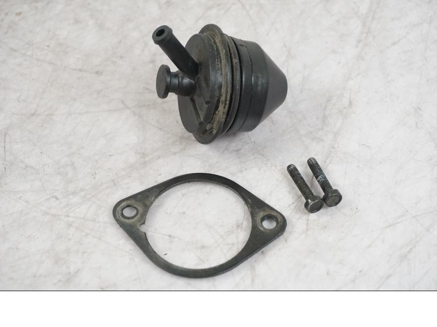 Framsidan på Bensintanksavluftare från en Buell 1125 R -2008 motorcykel.