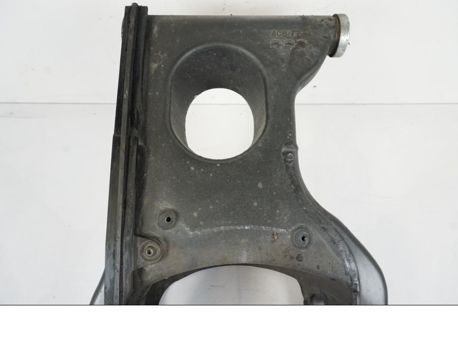 Snett nerifrån på Sving från en Yamaha YZF 1000 R1 -2007 motorcykel.