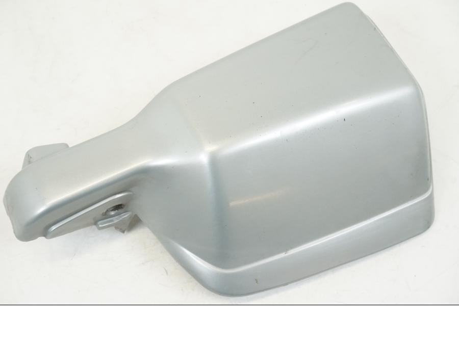 Framsidan på Handskydd från en Honda XL 1000 V -1999 motorcykel.