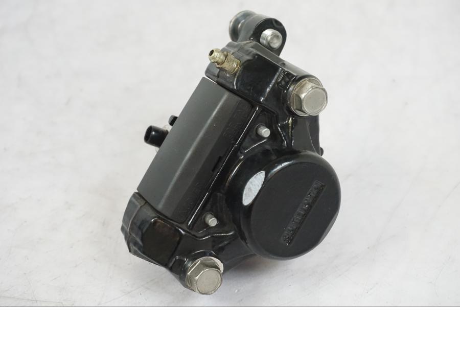 Framsidan på Bromsok från en Yamaha XVS 1100 -2004 motorcykel.