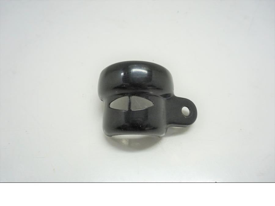 Framsidan på Bromsvätskebehållarkåpa från en Yamaha XVZ 1300 -1997 motorcykel.