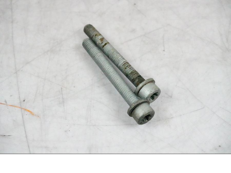 Baksidan på Skruv / Mutter etc från en BMW K 1200 S -2005 motorcykel.