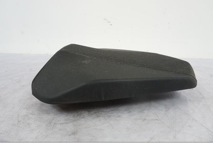 Baksidan på Sadel från en KTM 1290 Super Duke R -2021 motorcykel.