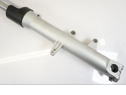 Baksidan på Gaffelben från en Honda NT 700 -2008 motorcykel.