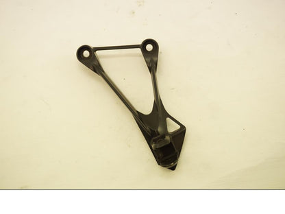 Framsidan på Fotpinnefäste från en Kawasaki ZX-6R -2008 motorcykel.