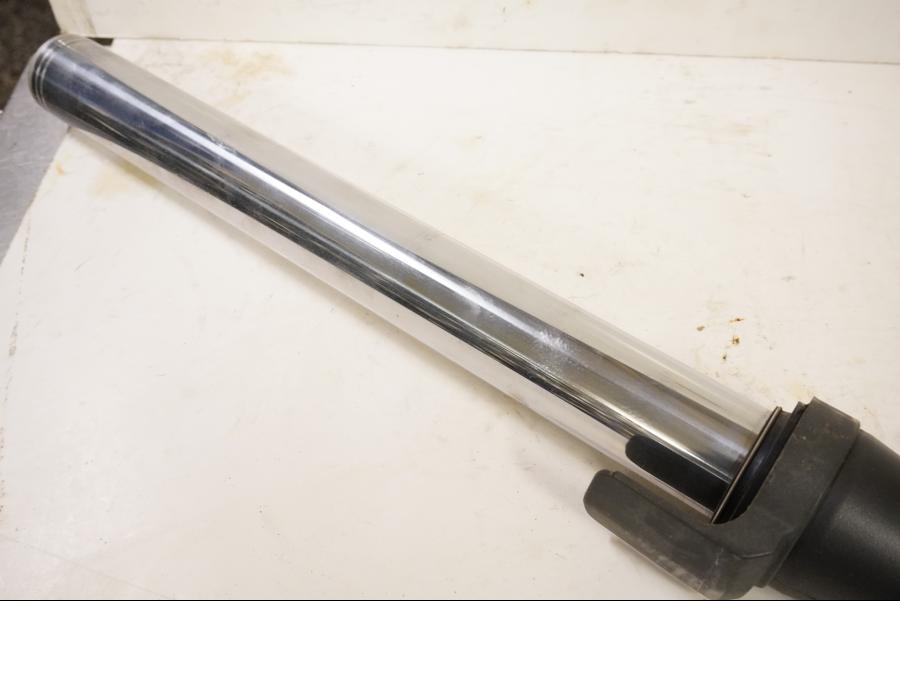 Höger sida på Gaffelben från en Aprilia ETV 1000 -2002 motorcykel.