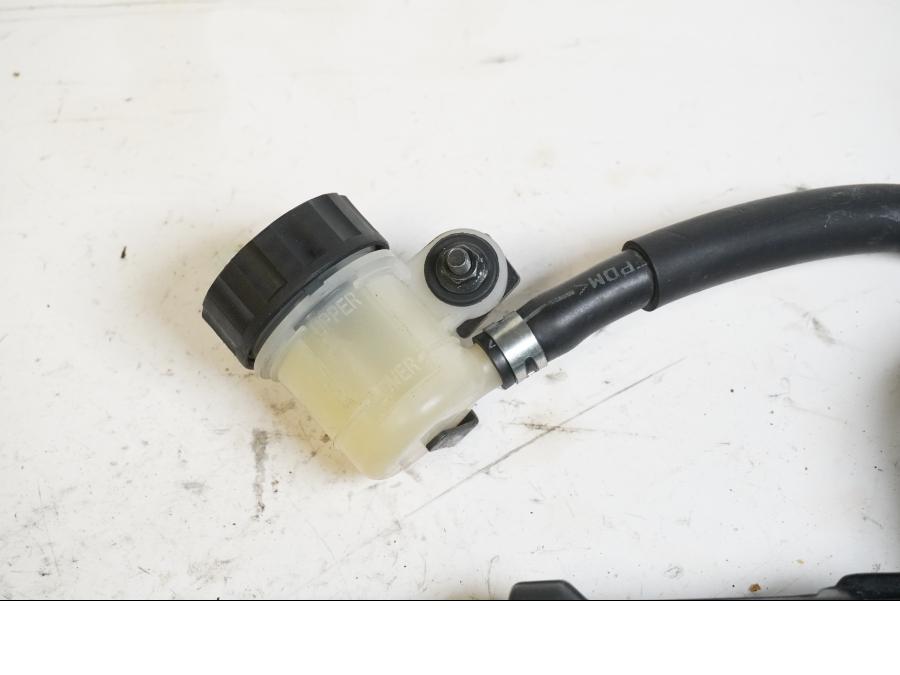 Baksidan på Bromshuvudcylinder från en Yamaha MT-07 -2014 motorcykel.