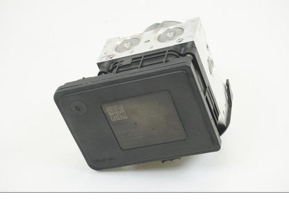 Framsidan på ABS Modulator från en Triumph Tiger 1200 -2018 motorcykel.