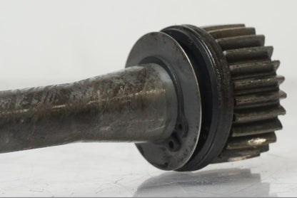 Vänster sida på <p>Kardanaxel från Yamaha BT 1100 2002.</p>

<p>Med fjäder.</p> motorcykel.