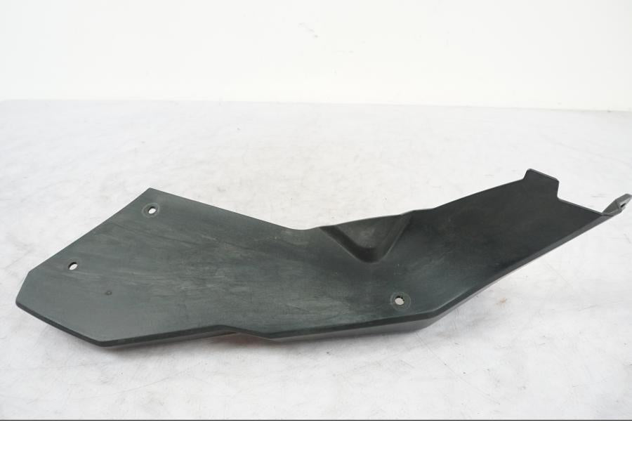 Framsidan på Tankkåpa från en Triumph Tiger Explorer -2013 motorcykel.