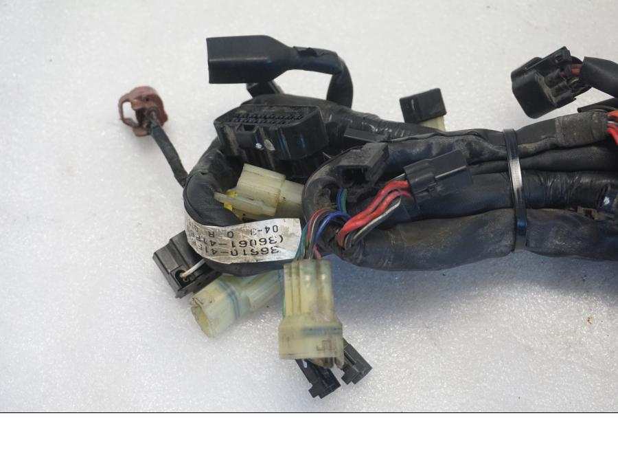 Höger sida på Kabelstam från en Suzuki VL 800 -2004 motorcykel.