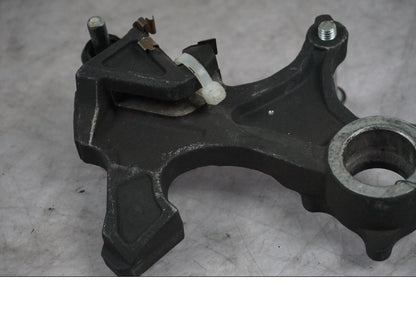 Baksidan på Bromsoksfäste från en Suzuki GSX-R 1000 -2008 motorcykel.