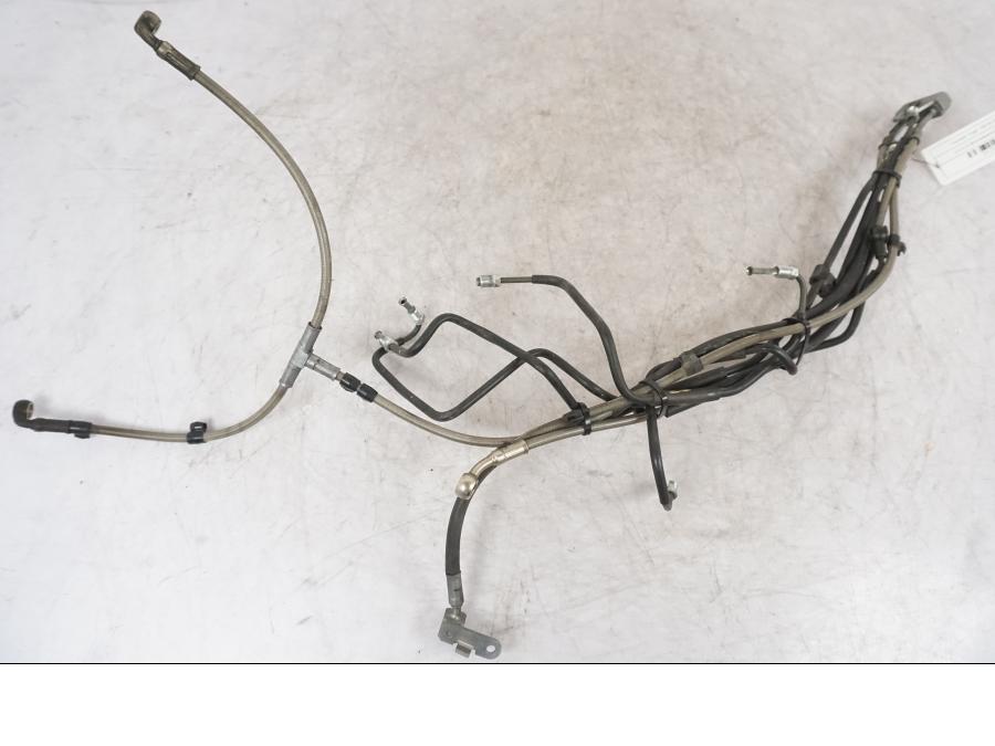 Framsidan på Bromsledning från en Triumph Tiger -2009 motorcykel.