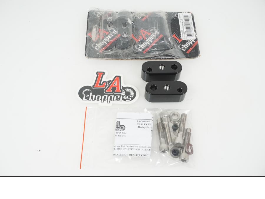 Framsidan på Fotplattefäste från en H-D Street Glide FLHX -2020 motorcykel.