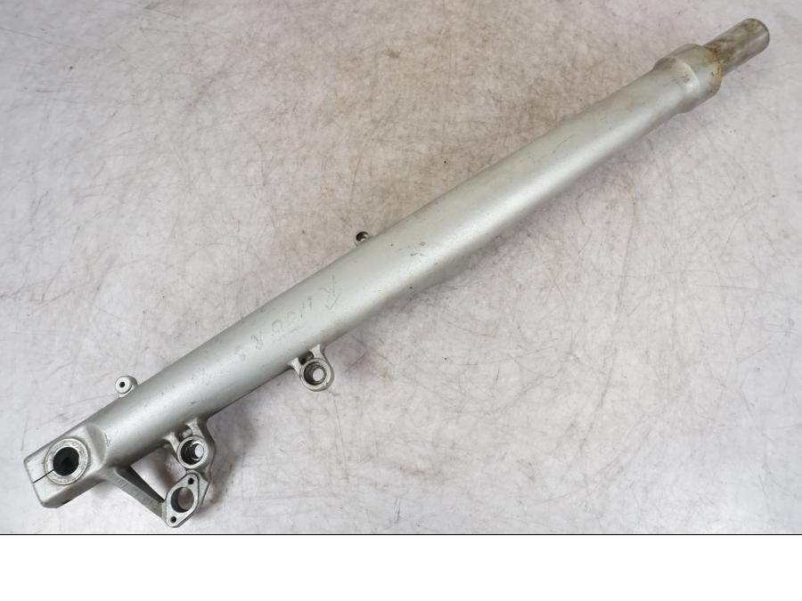 Framsidan på Gaffelben från en BMW R 1100 RS -1996 motorcykel.