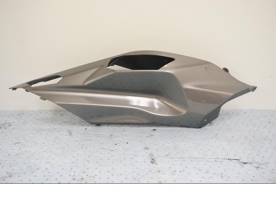 Framsidan på Bakvinge från en Kawasaki Ninja H2 -2019 motorcykel.