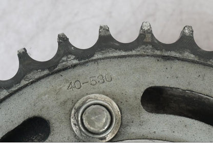 Snett uppifrån på Drevfäste från en Suzuki GSX 1300 RX -1999 motorcykel.