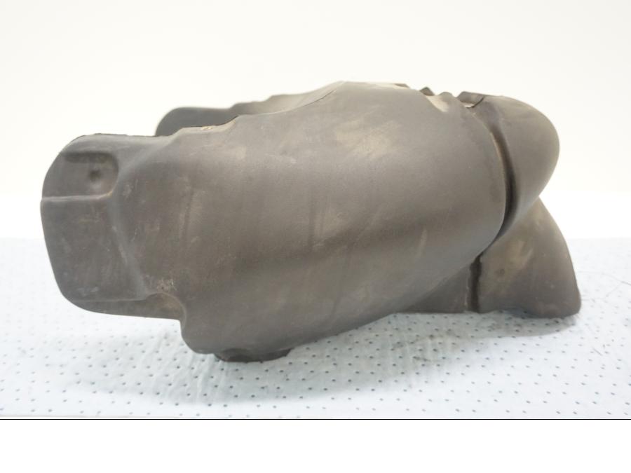 Baksidan på Bensintank från en BMW F 650 ST -1999 motorcykel.