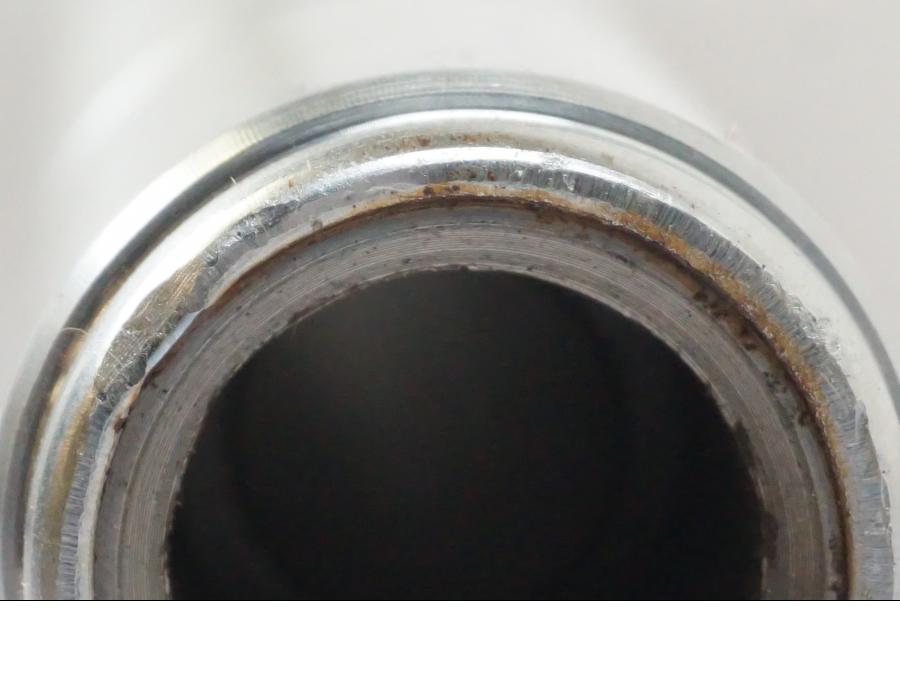 Snett nerifrån på Gaffelben från en Kawasaki Z 250 -1980 motorcykel.