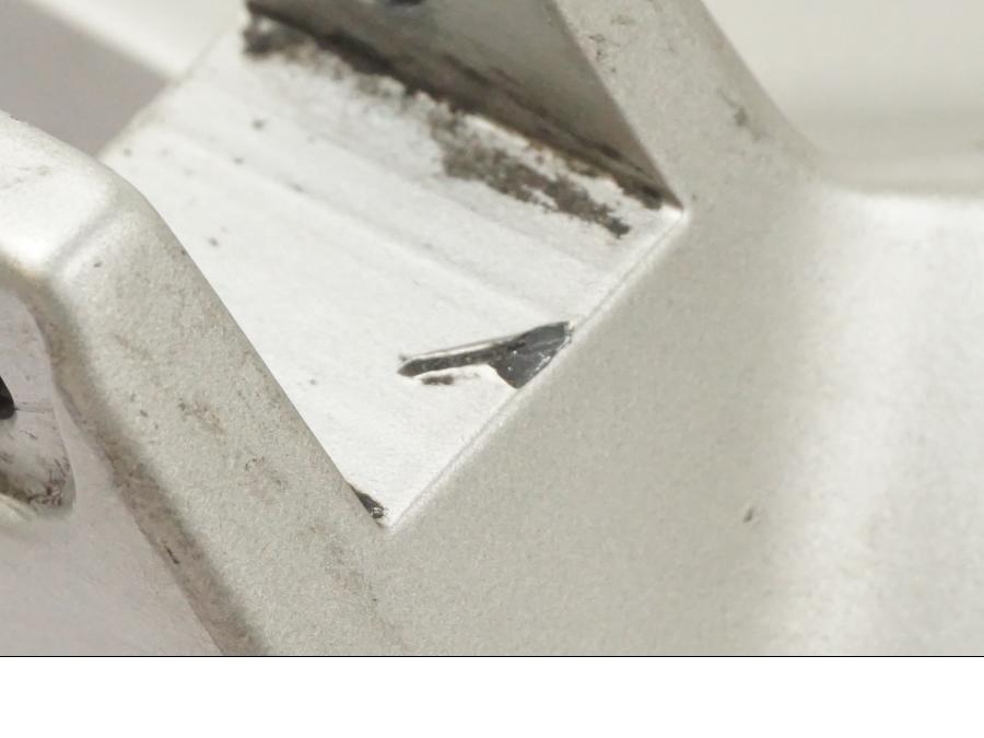 Snett uppifrån på Fotpinnefäste från en BMW K 1600 GTL -2015 motorcykel.