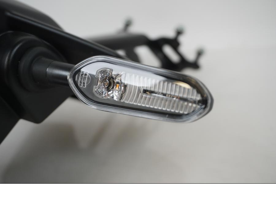 Snett uppifrån på Skylthållare från en Yamaha MT-09 -2016 motorcykel.