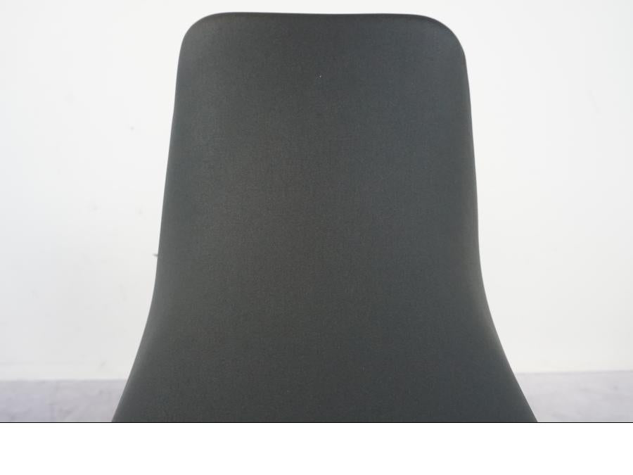 Snett uppifrån på Sadel från en Ducati Desert X -2023 motorcykel.