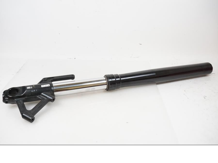 Baksidan på Gaffelben från en H-D Adventure Pan America Special RA1250S -2021 motorcykel.