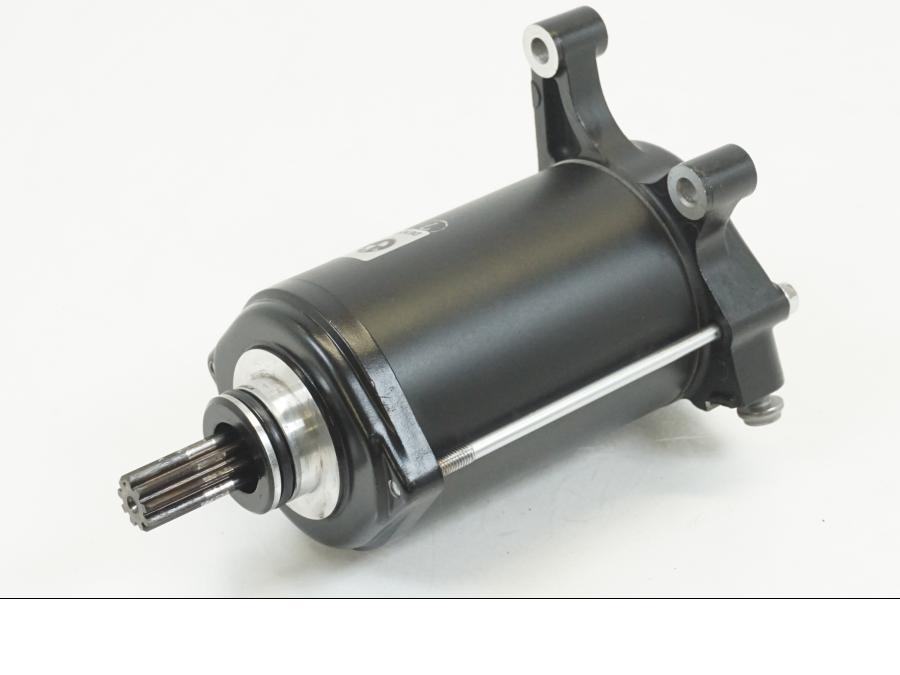 Baksidan på Startmotor från en BMW R 1200 GS -2018 motorcykel.