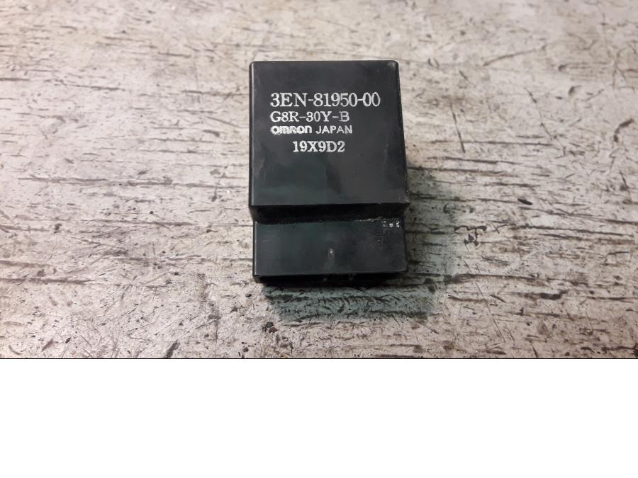 Framsidan på Relä från en Yamaha FZ-S 600 -2000 motorcykel.