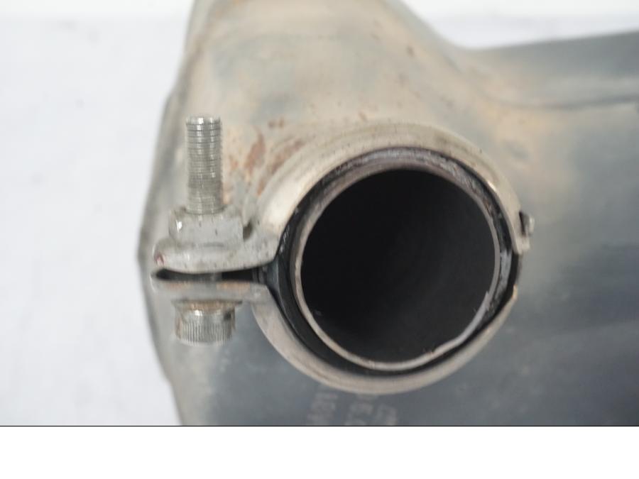 Baksidan på Ljuddämpare från en KTM 390 Duke -2018 motorcykel.