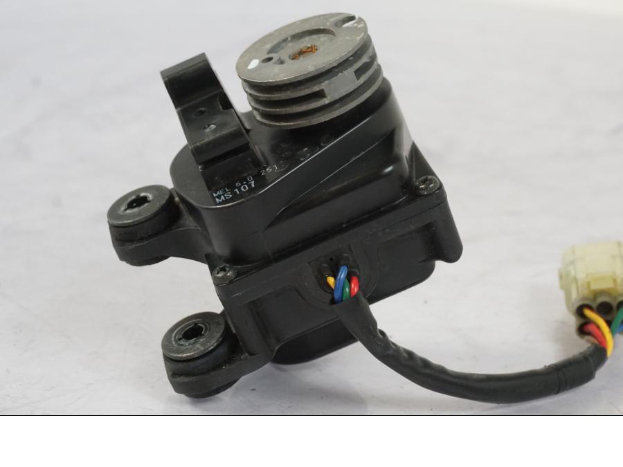 Baksidan på Avgasspjällmotor från en Honda CBR 1000 RR -2007 motorcykel.