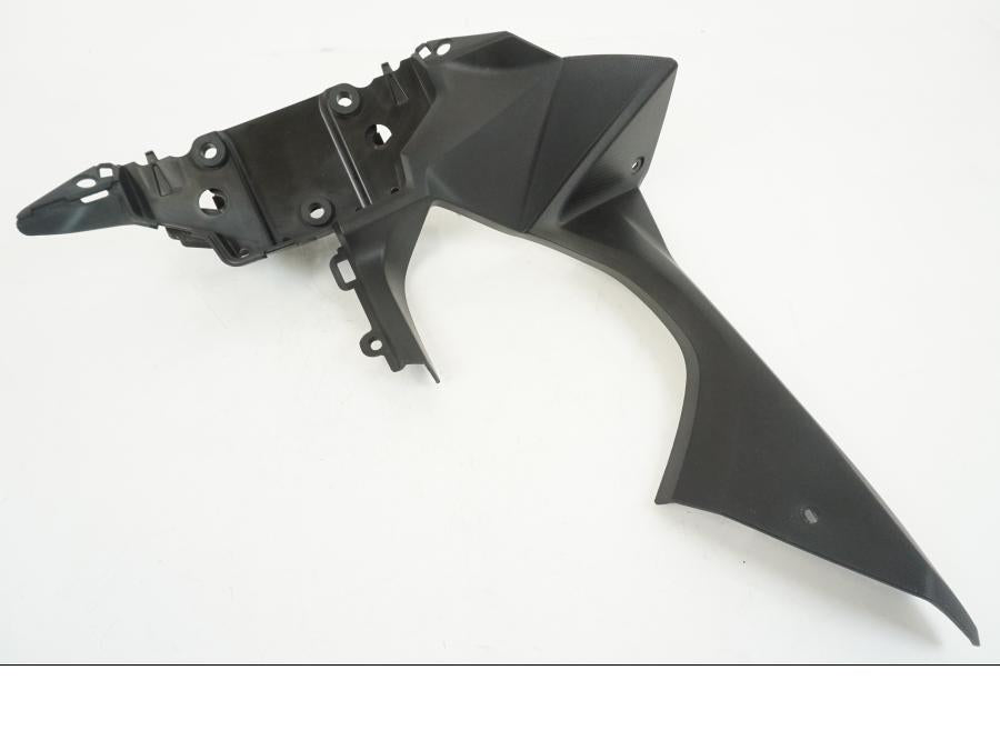 Framsidan på Instrumentpanelkåpa från en Kawasaki ER-6F -2016 motorcykel.