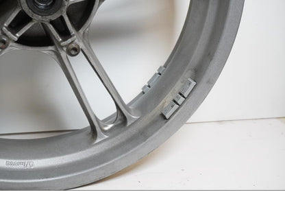 Extrabild4 på Fälg från en Yamaha YZF-R 125 -2009 motorcykel.