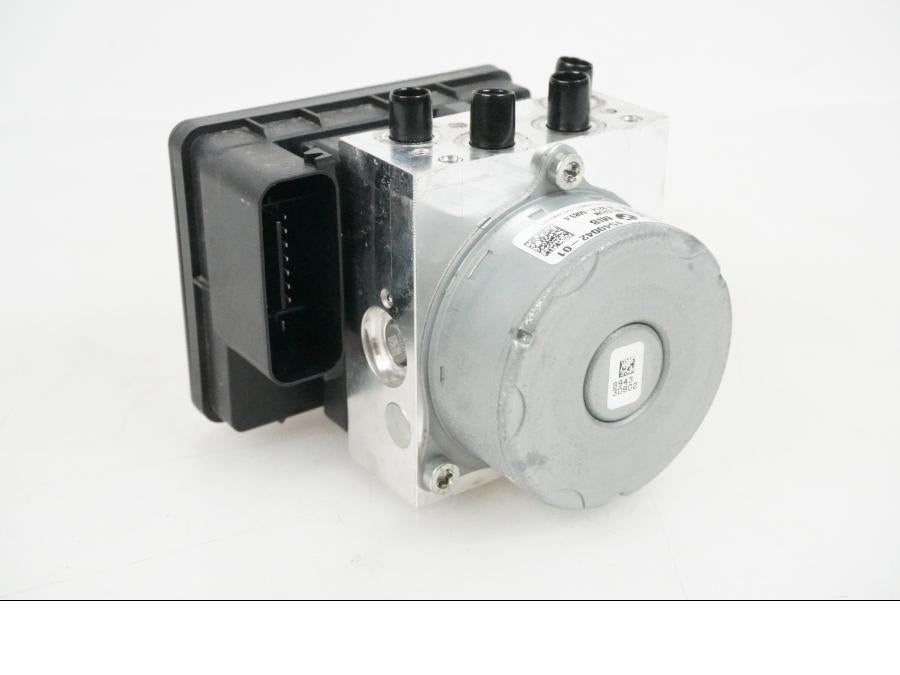 Vänster sida på ABS Modulator från en BMW R 1250 GSA -2021 motorcykel.