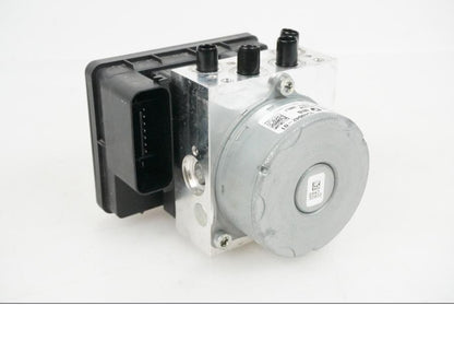 Vänster sida på ABS Modulator från en BMW R 1250 GSA -2021 motorcykel.