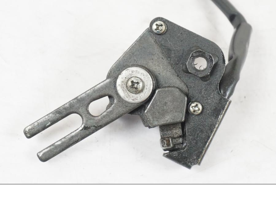 Vänster sida på Sidostödsbrytare från en Kawasaki ZX-6R -2011 motorcykel.