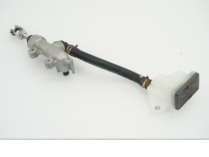 Höger sida på Bromshuvudcylinder från en Suzuki GSX 1300 R -2010 motorcykel.