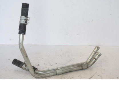 Vänster sida på Vattenrör från en Honda SH 300 A -2011 scooter.